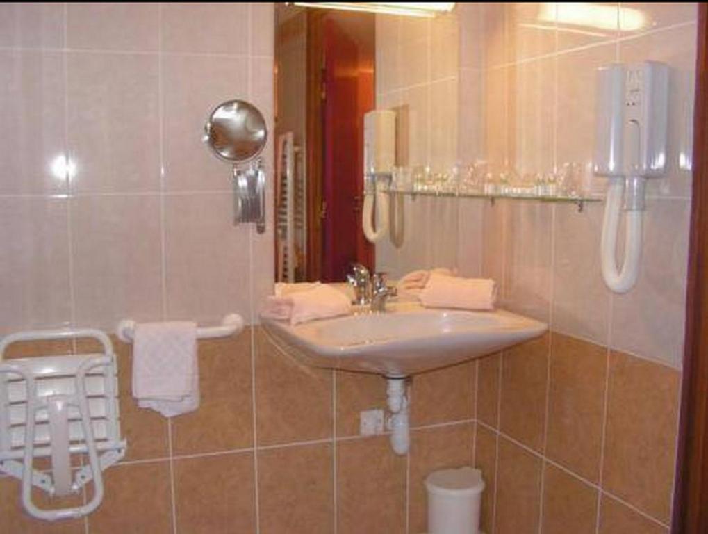 Au P'Tit Quinquin Hotel Le Val-Saint-Père Habitación foto