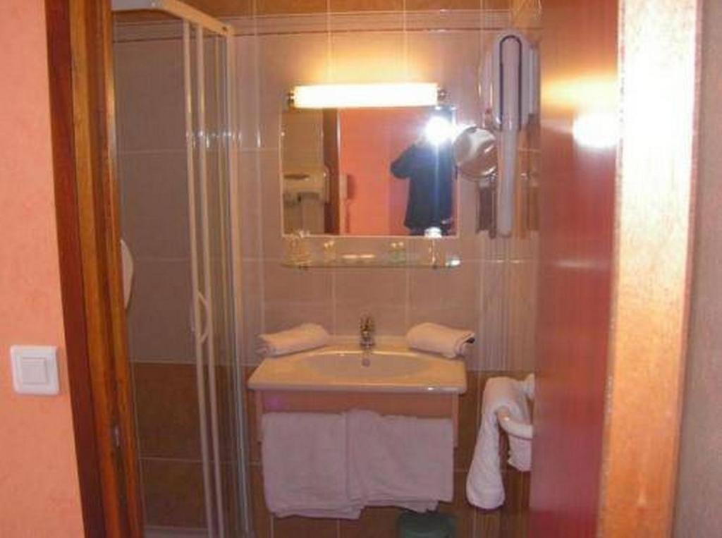 Au P'Tit Quinquin Hotel Le Val-Saint-Père Habitación foto